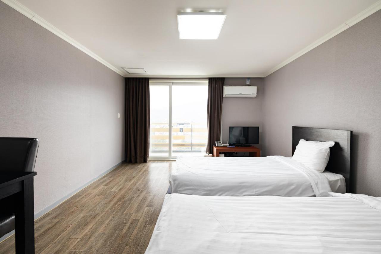 Bears Town Hotel Pocheon Eksteriør billede